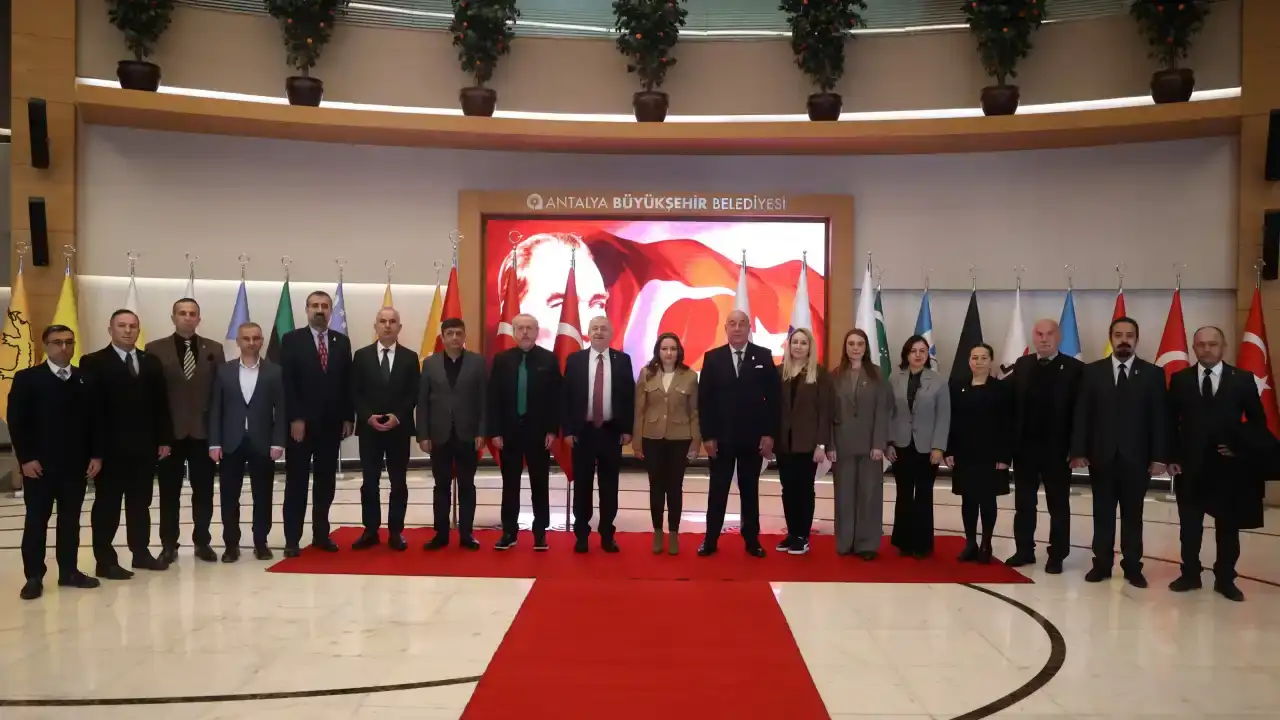 ozdagdan-antalya-buyuksehire-ziyaret-yargilama-siyasi-infaza-donustu