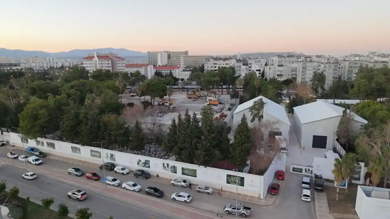 seffaf-olmayan-tumuyle-gizli-bir-bicimde-yikildi