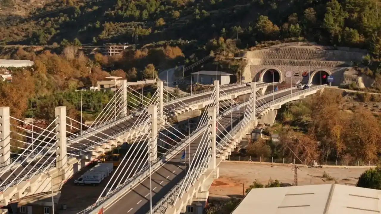 alanya-trafigine-nefes-aldiracak-yol-aciliyor-dogu-cevre-yolu-hizmete-giriyor