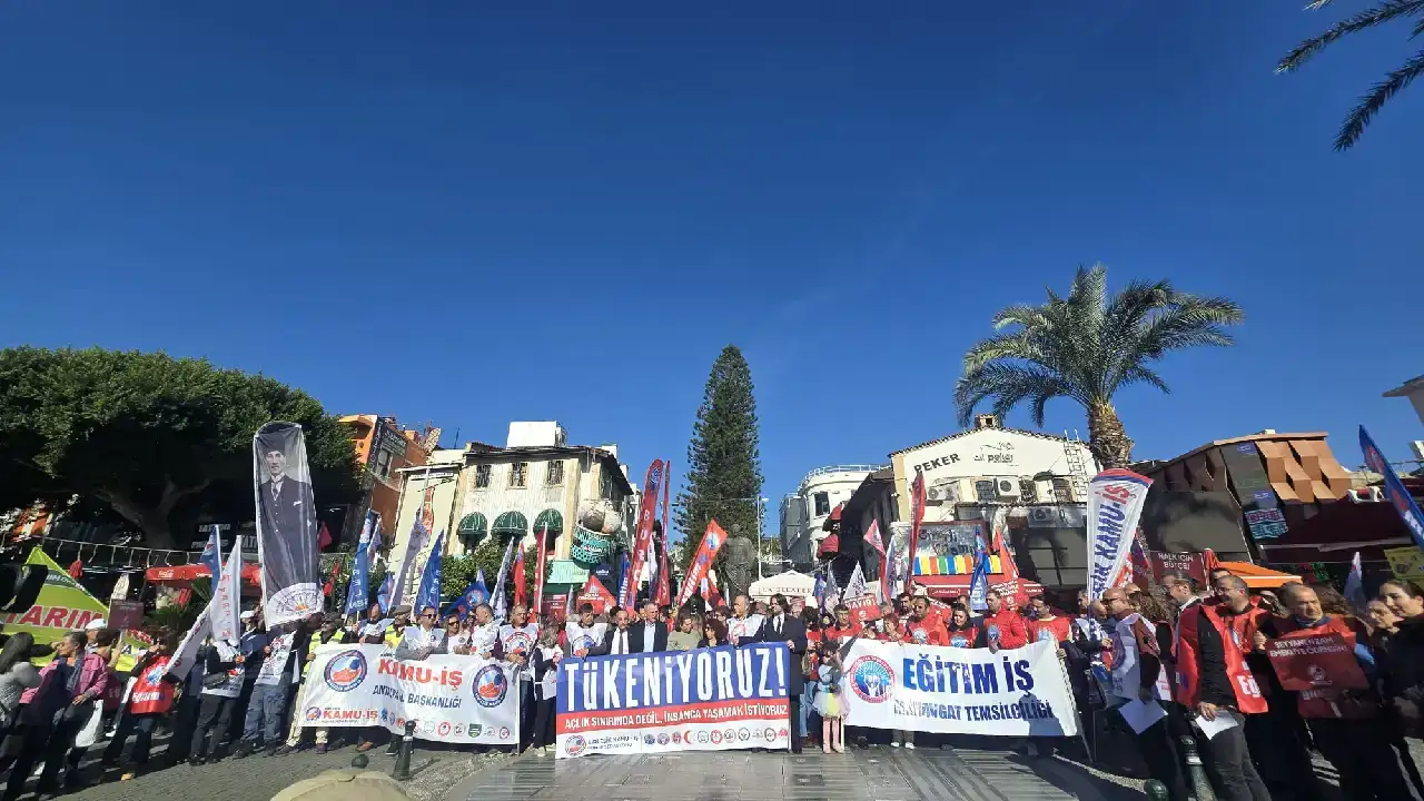 antalyada-emekciler-is-birakti-sokaga-indi-yuksek-maas-talebi-meydanlardan-yukseldi112