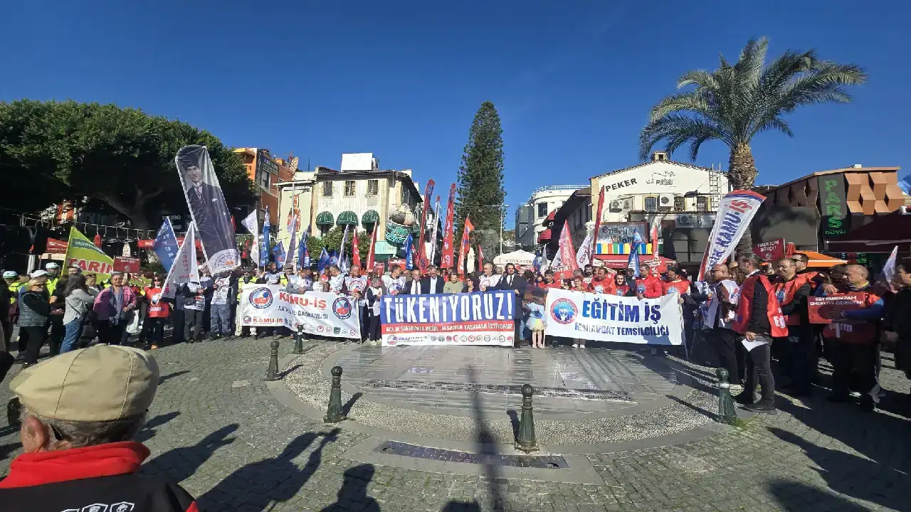 antalyada-emekciler-is-birakti-sokaga-indi-yuksek-maas-talebi-meydanlardan-yukseldi23