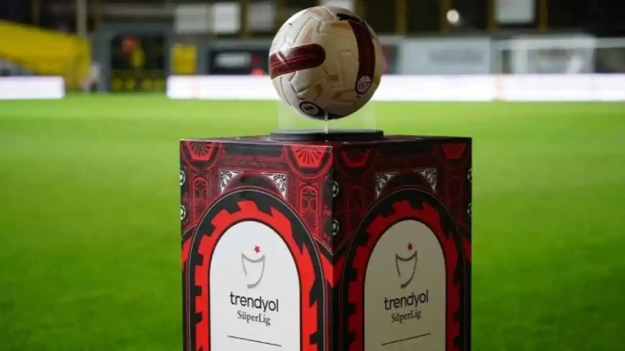 besiktasfenerbahce-maci-oncesi-kavga-kanli-bitti-stadyumda-silahlar-konustu