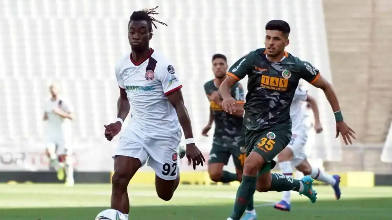 alanyaspor-karagumruk-mucadelesinde-ilk-11ler-belli-oldu