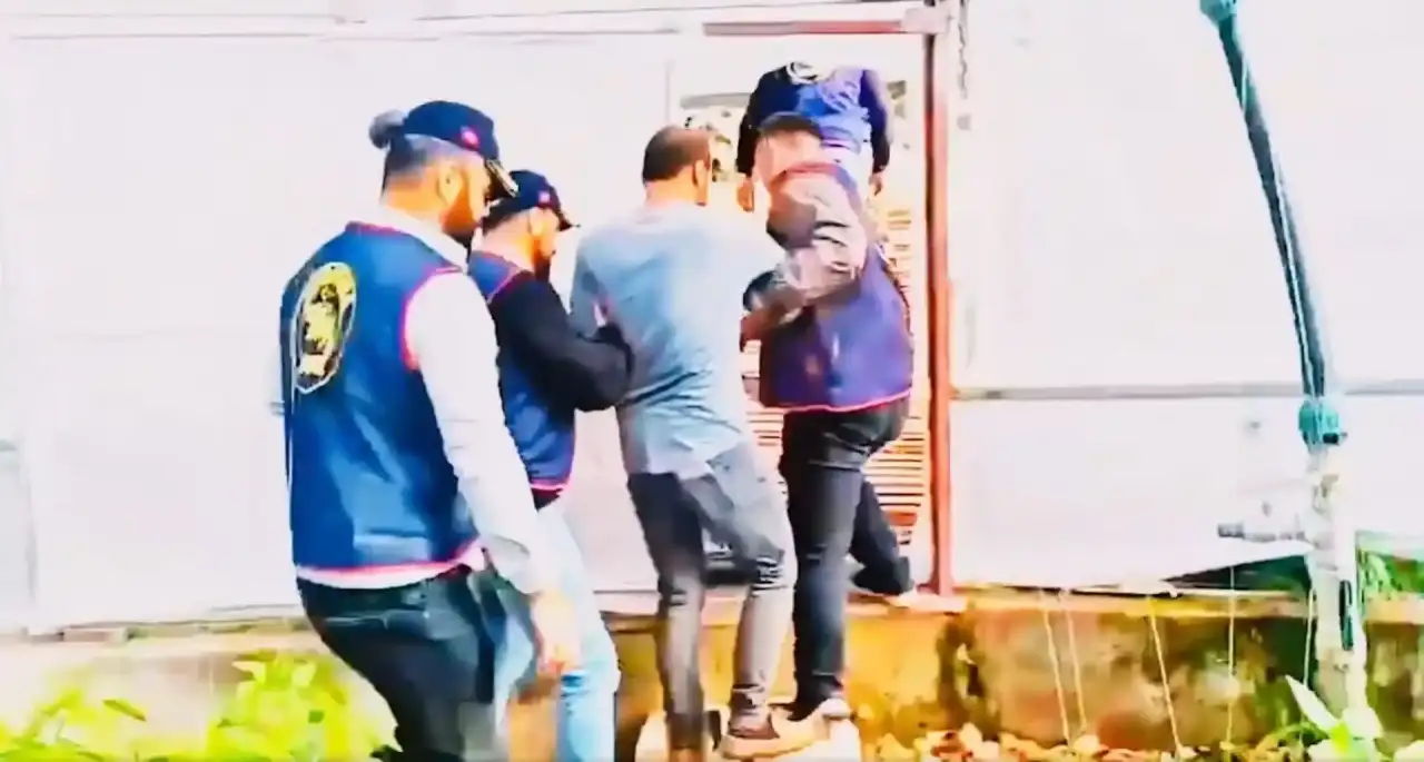 34-yil-hapisle-araniyordu-cinayet-zanlisi-antalyada-serada-calisirken-yakalandi