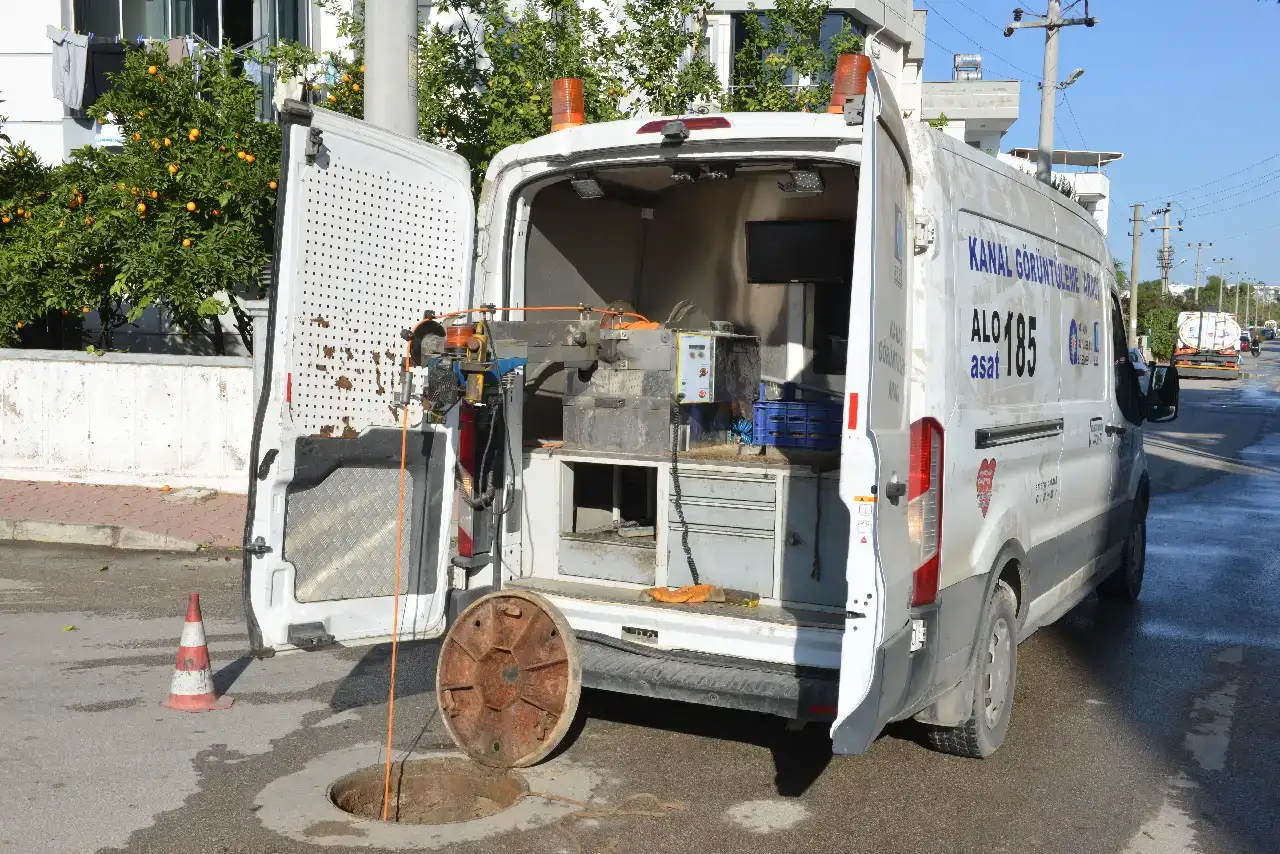 asat-antalyada-5-ilcede-502-km-kanalizasyon-hatti-temizligi-ve-5-bin-kapak-duzenlemesiyle-cevre-ve-halk-sagligini-koruyor