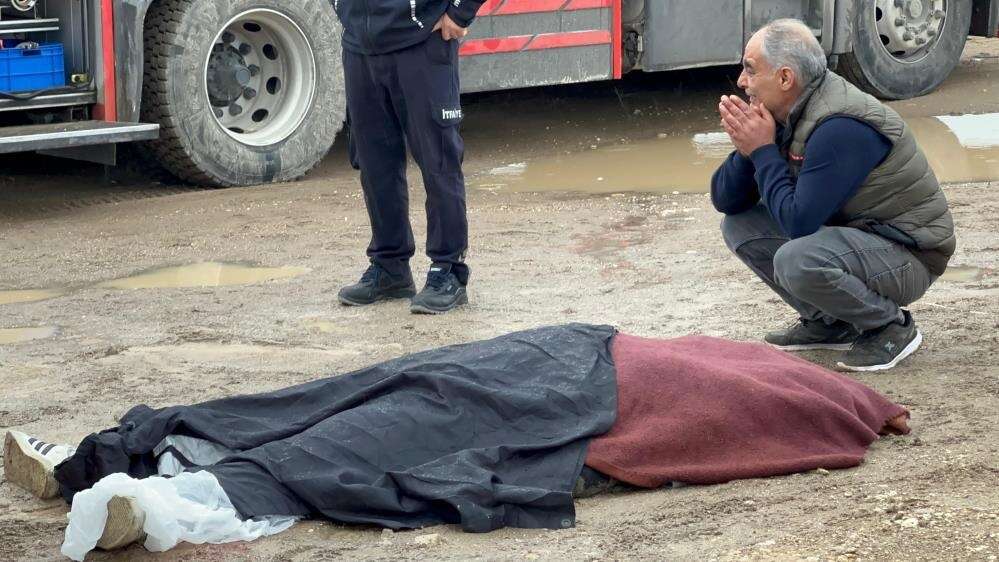 antalyada-iki-genc-traktorun-altinda-kaldi-bir-genc-hayatini-kaybetti