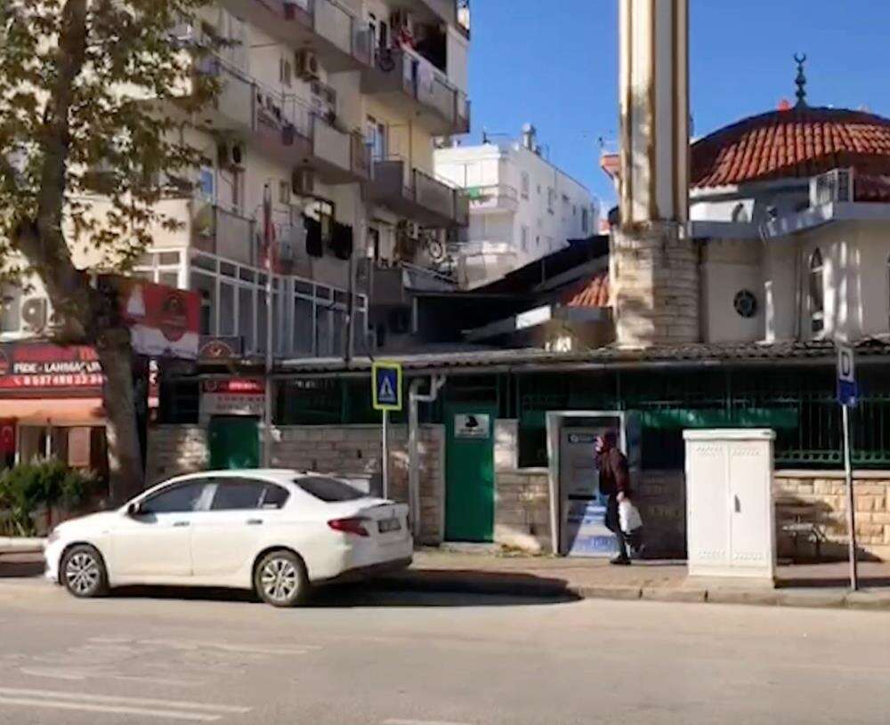 antalyada-kendilerini-polis-olarak-tanittilar-10-milyon-tl-dolandirdilar