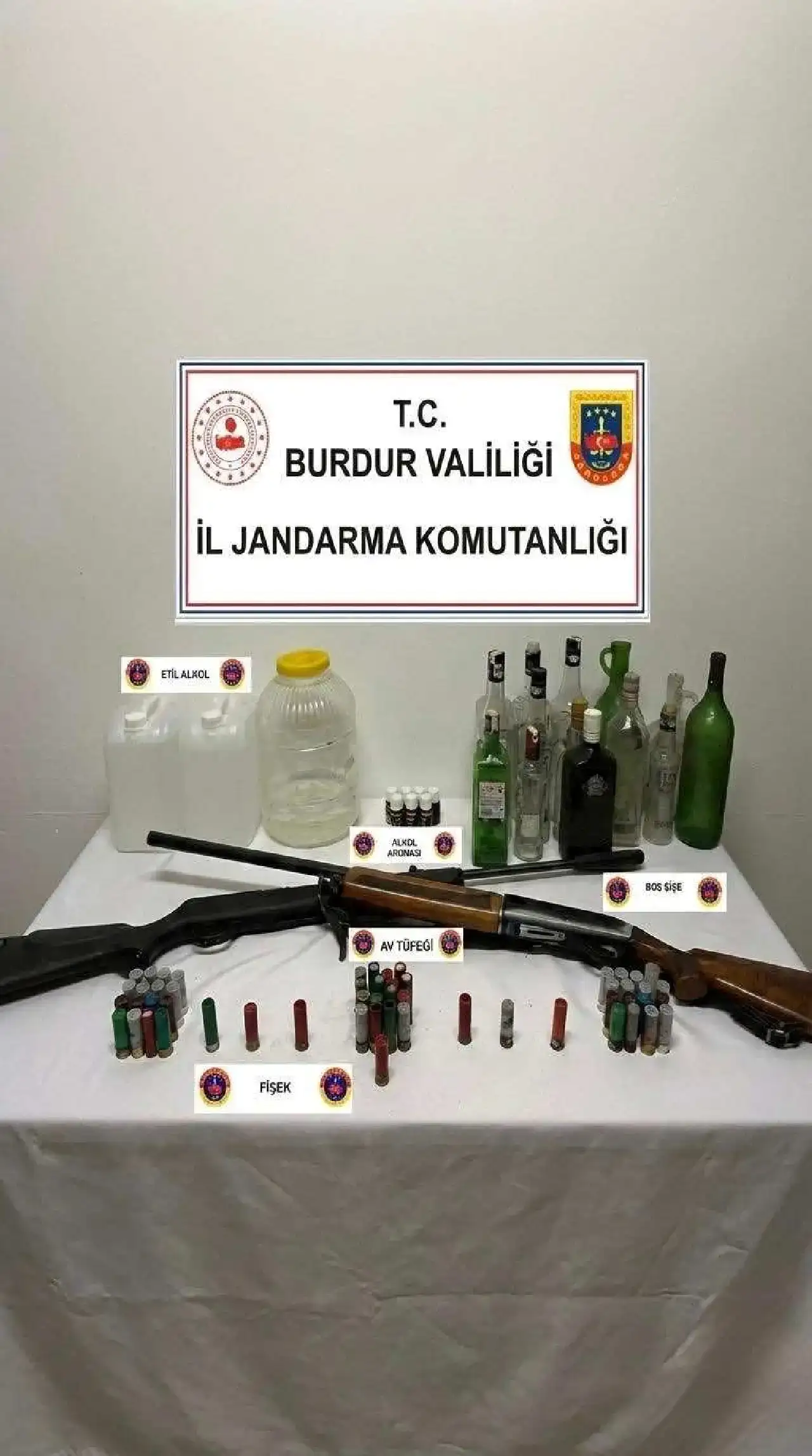 burdurda-jandarma-yilbasi-oncesi-kacakcilik-ve-trafik-denetimlerini-artirdi-binlerce-arac-kontrol-edildi