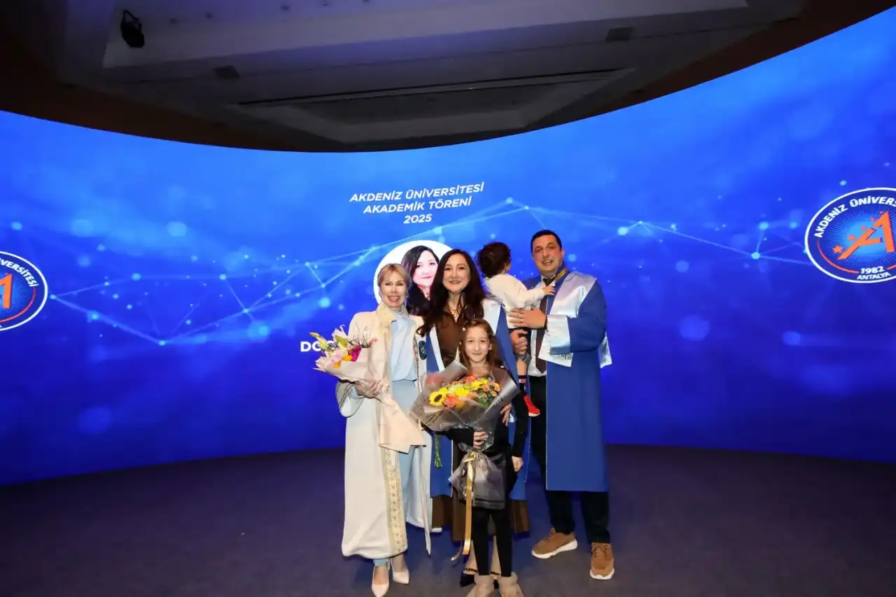 akdeniz-universitesinde-gurur-gunu-111-akademisyen-cubbe-giydi