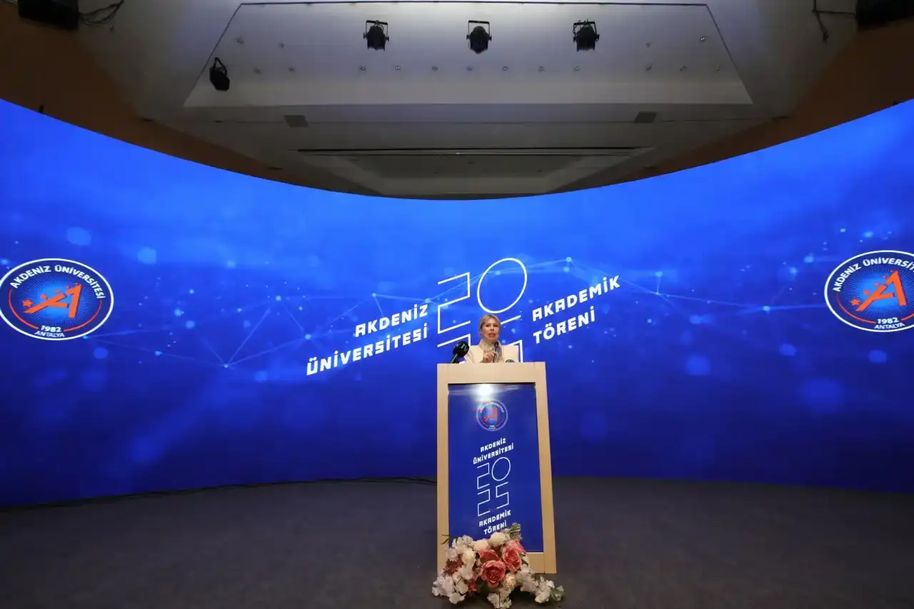 akdeniz-universitesinde-gurur-gunu-111-akademisyen-cubbe-giydi
