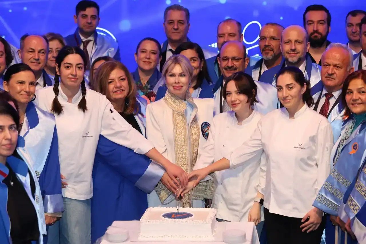 akdeniz-universitesinde-gurur-gunu-111-akademisyen-cubbe-giydi