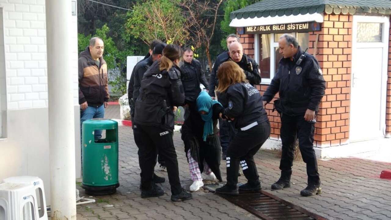 antalyada-kaldirima-cantasini-birakan-kadin-ekipleri-harekete-gecirdi