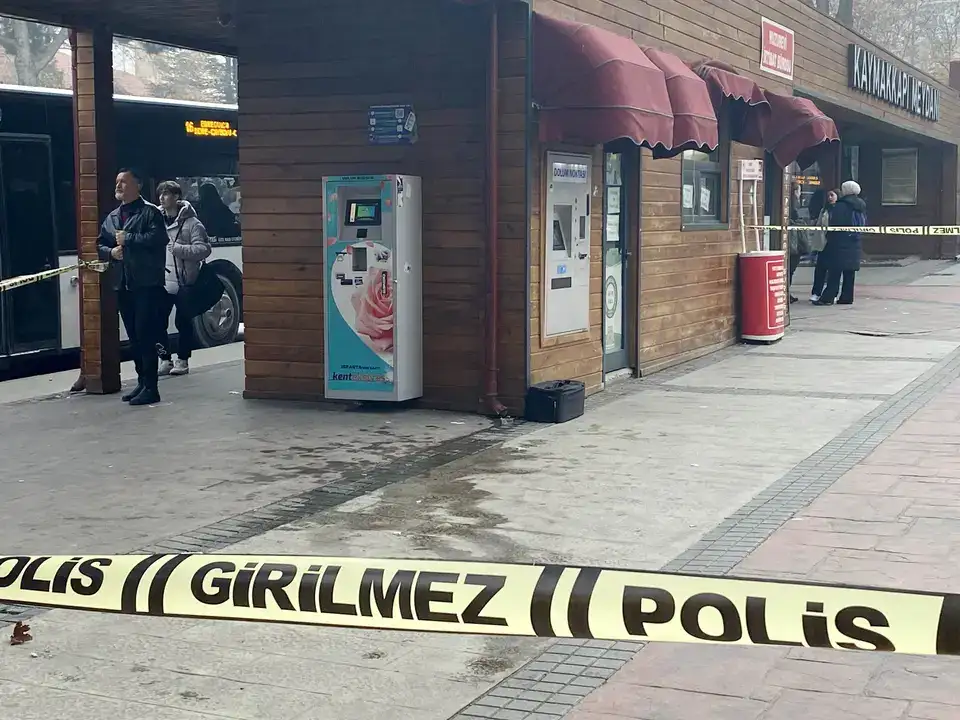 isparta-kaymakkapi-meydaninda-supheli-canta-alarmi-canli-yayin-yaptilar