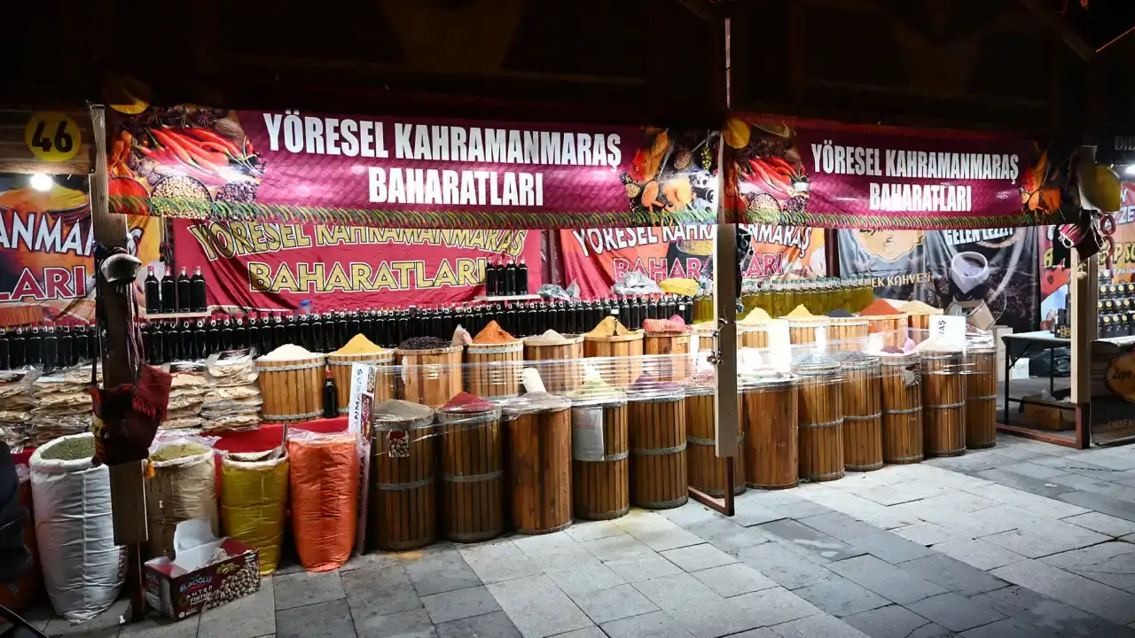 kemerde-yilbasi-festivali-musikiyle-renklendi