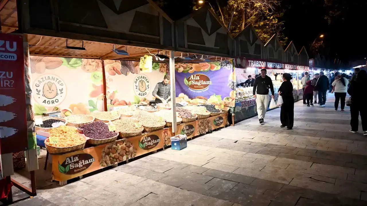 kemerde-yilbasi-festivali-musikiyle-renklendi