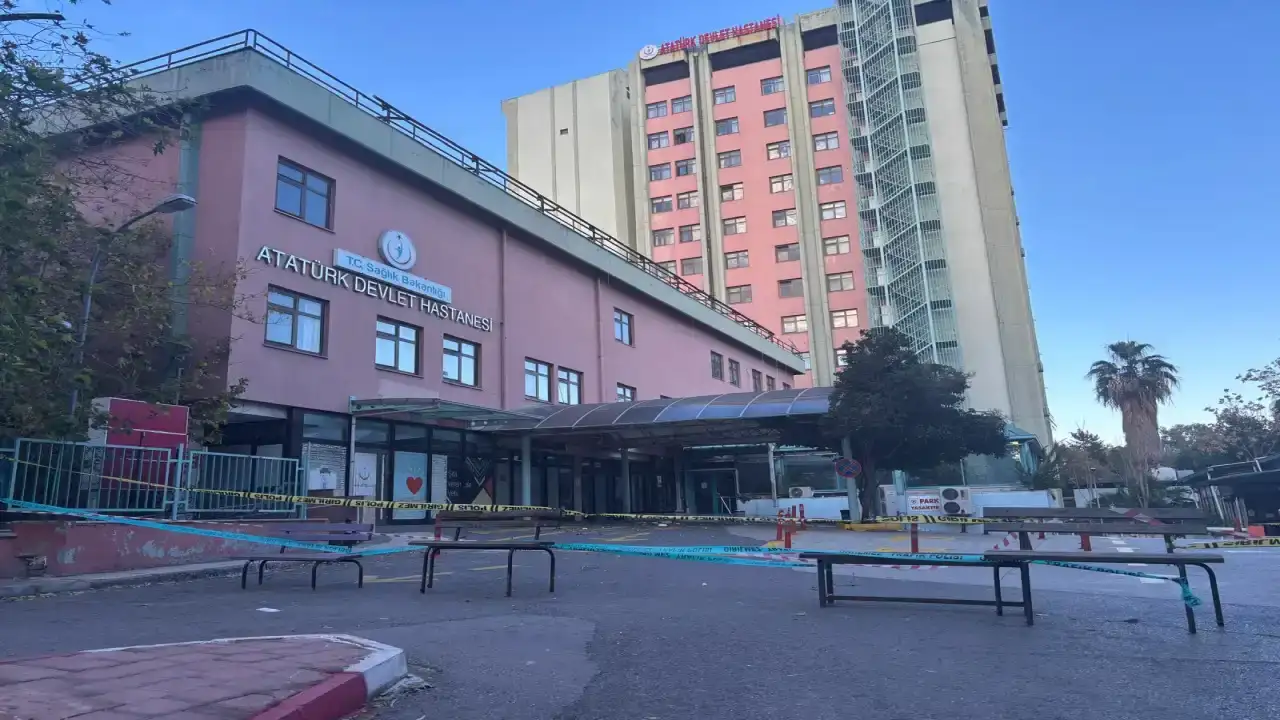 antalya-ataturk-devlet-hastanesinin-kapisina-kilit-vuruldu