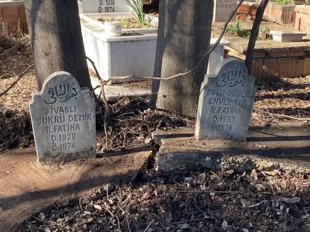 antalyada-hayatini-kaybeden-iki-tarim-iscisinin-mezarlari-50-yildir-sahiplerini-bekliyor