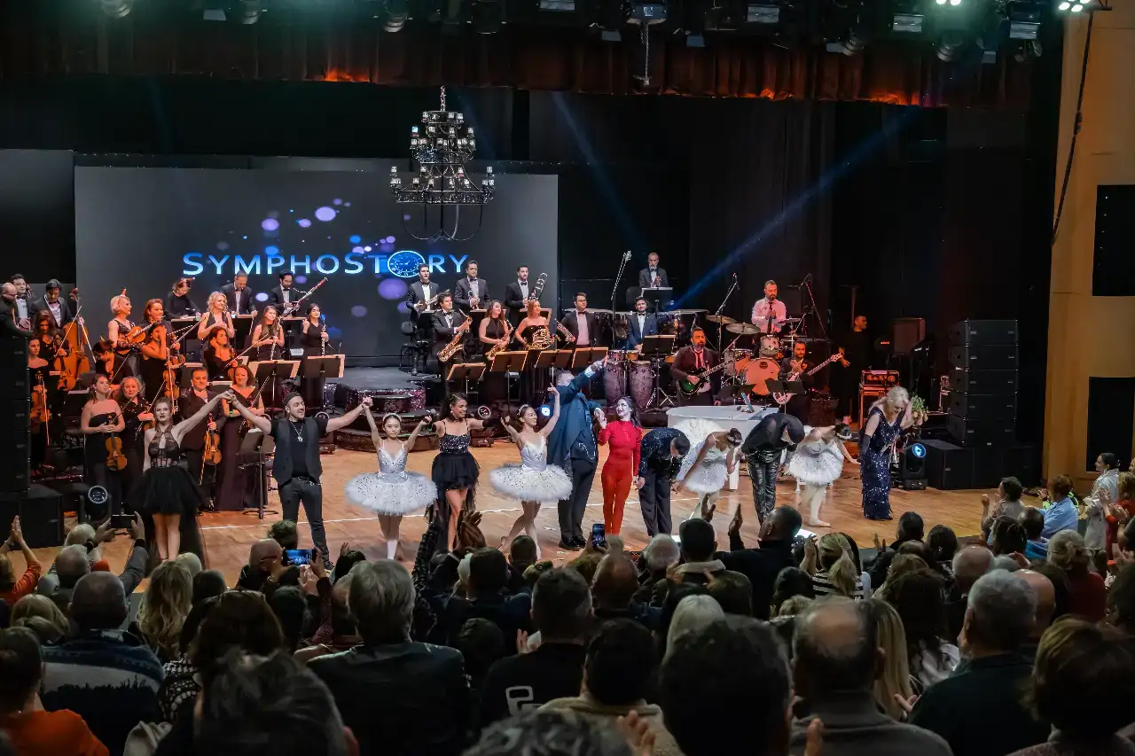 antalyada-yil-sonu-konseri-coskuyla-kutlandi-gorsel-isitsel-solen-yasandi12