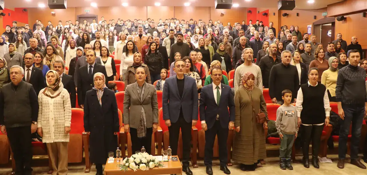 burdurda-mehmet-akif-ersoy-anildi-milli-egitim-mudurunden-canakkale-sehitleri-siiri