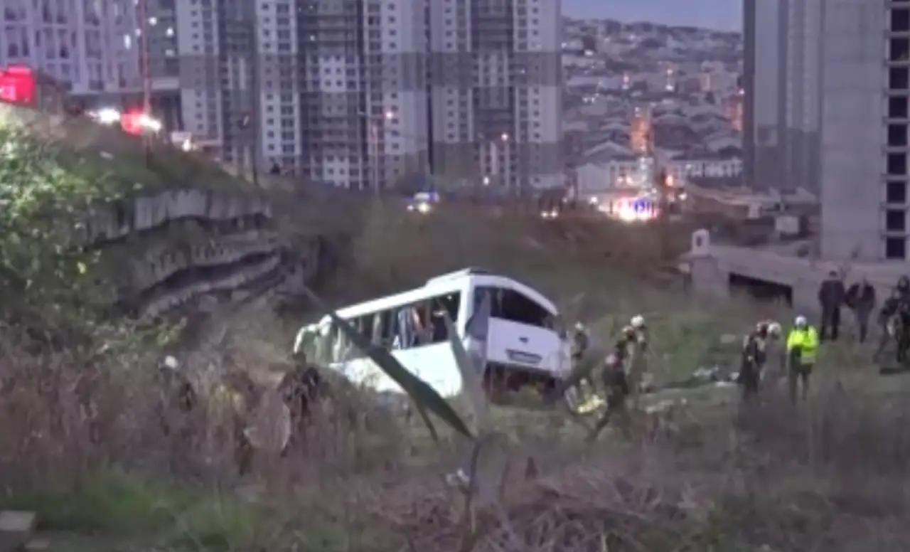 istanbulda-facia-gibi-kaza-servis-devrildi-detaylar-ortaya-cikti