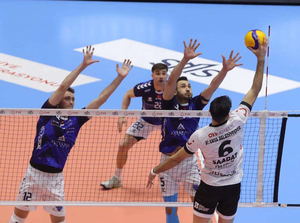 izmirde-altekmadan-alan34ya-belediyespora-darbe