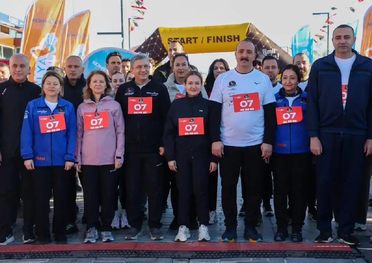 antalyada-ultra-maraton-sporculari-bulusturdu-protokol-katildi