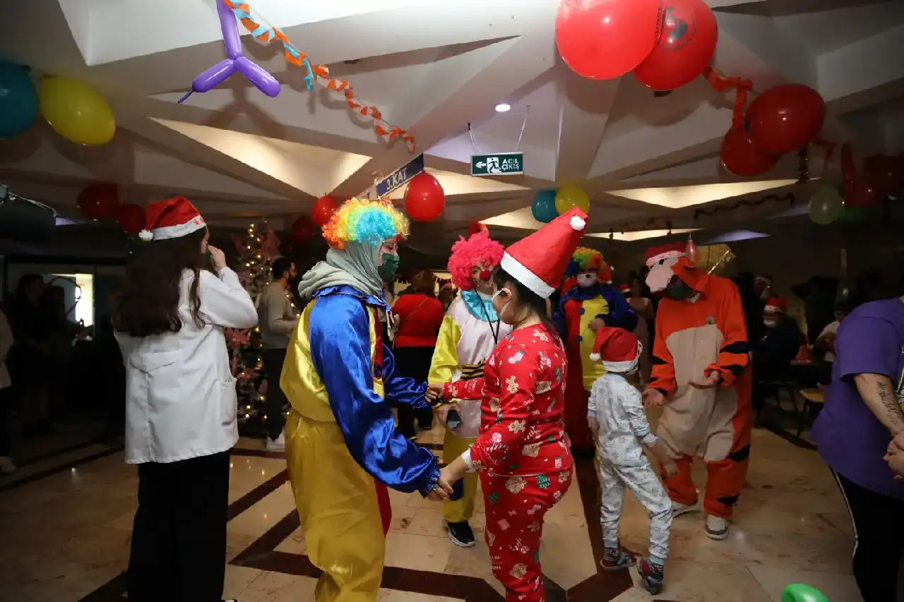 akdeniz-universitesi-hastanesinde-yeni-yil-kutlamasi