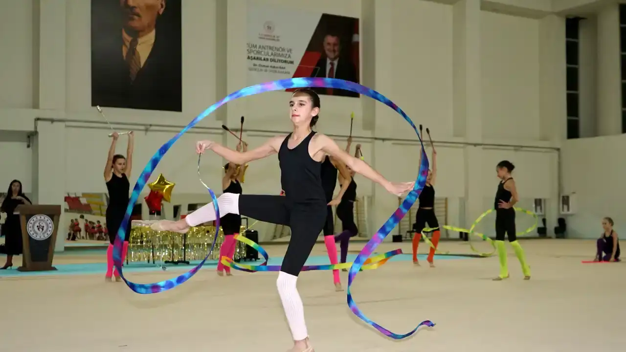 akdenizgercek-antalyaspor-cimnastik-takimi-2025e-alkislarla-veda-etti