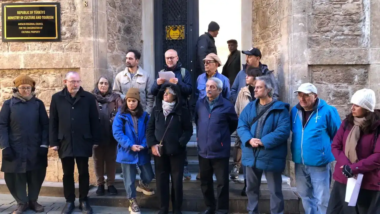 antalyada-antik-kent-beton-tehdidi-altinda