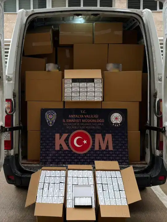 antalyanin-5-ilcesinde-operasyon-kacak-urunler-kamyona-zor-sigdi