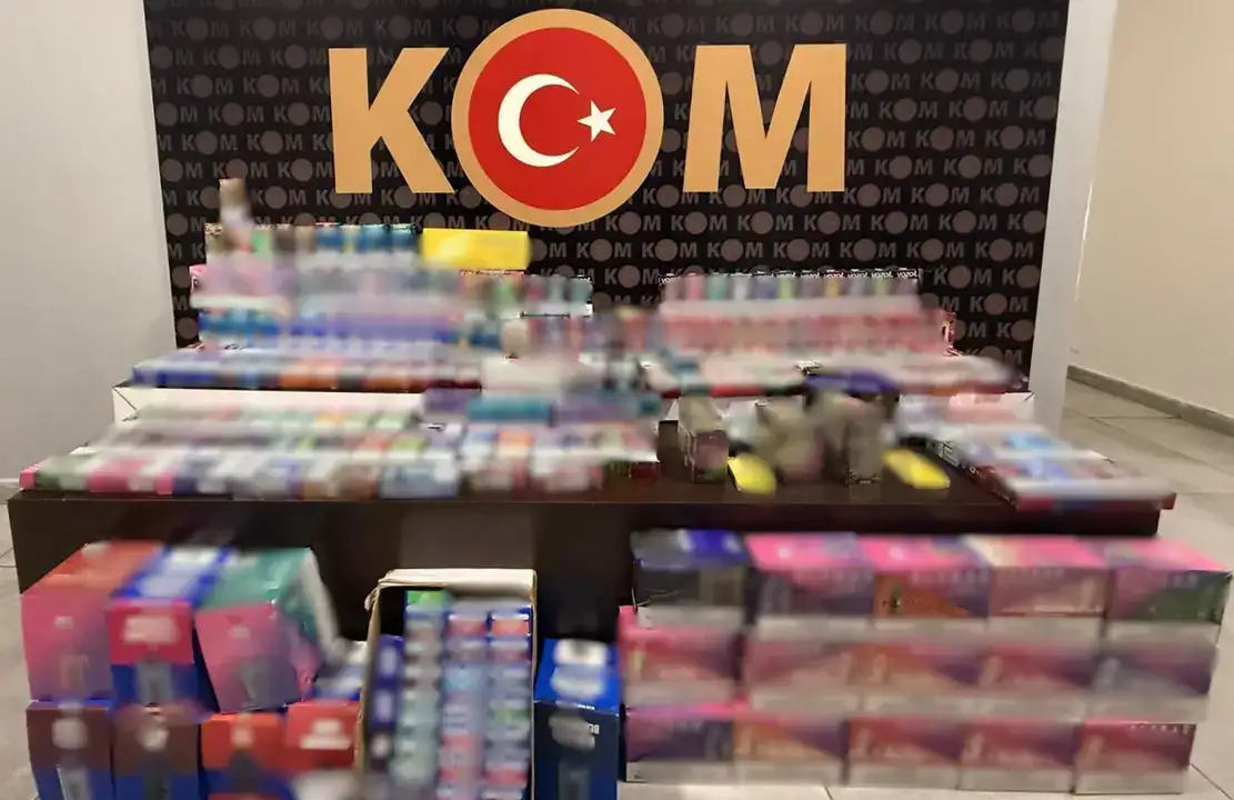 antalyanin-5-ilcesinde-operasyon-kacak-urunler-kamyona-zor-sigdi