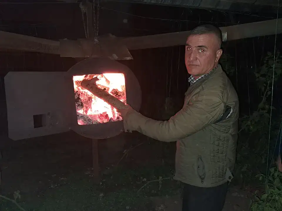 serikte-seracilar-zirai-don-mesaisinde-sobalar-sabaha-kadar-yandi