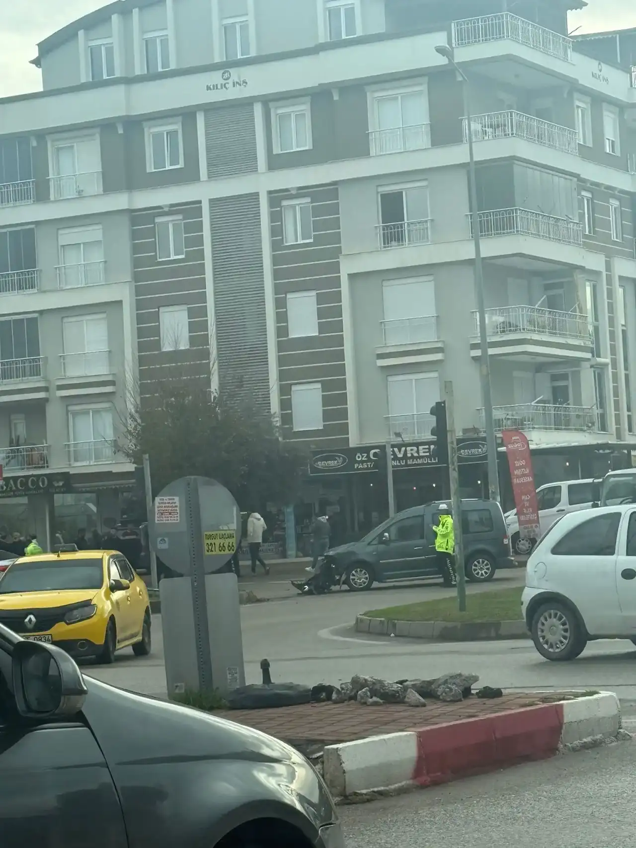 kepezde-maddi-hasarli-kaza-yaralanan-olmadi