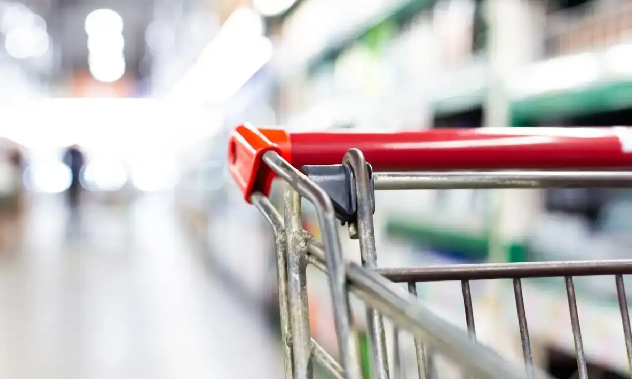 yilbasi-alisverisini-son-dakikaya-birakan-vatandaslar-31-aralik-ve-1-ocakta-marketlerin-calisma-saatlerini-merak-ediyor-iste-bim-a101-sok-migros-ve-carrefourun-yilbasi-mesai-duzeni