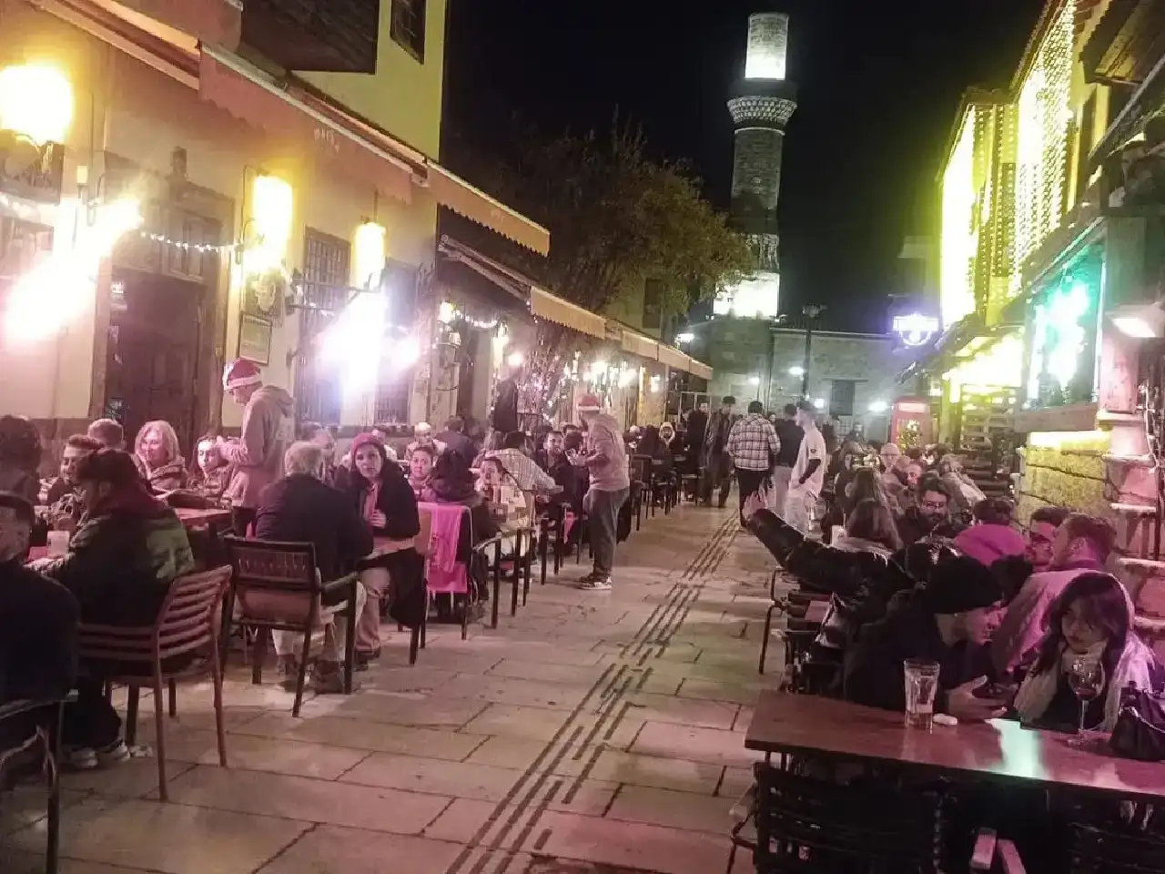 antalya-2026yi-boyle-kutladi-geri-sayim-sesleri-sokaklari-inletti2312