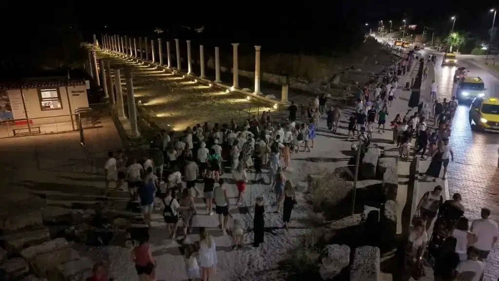 bakan-ersoy-acikladi-turizmde-zirve-degismedi-antalya-2025i-rekorla-kapatti