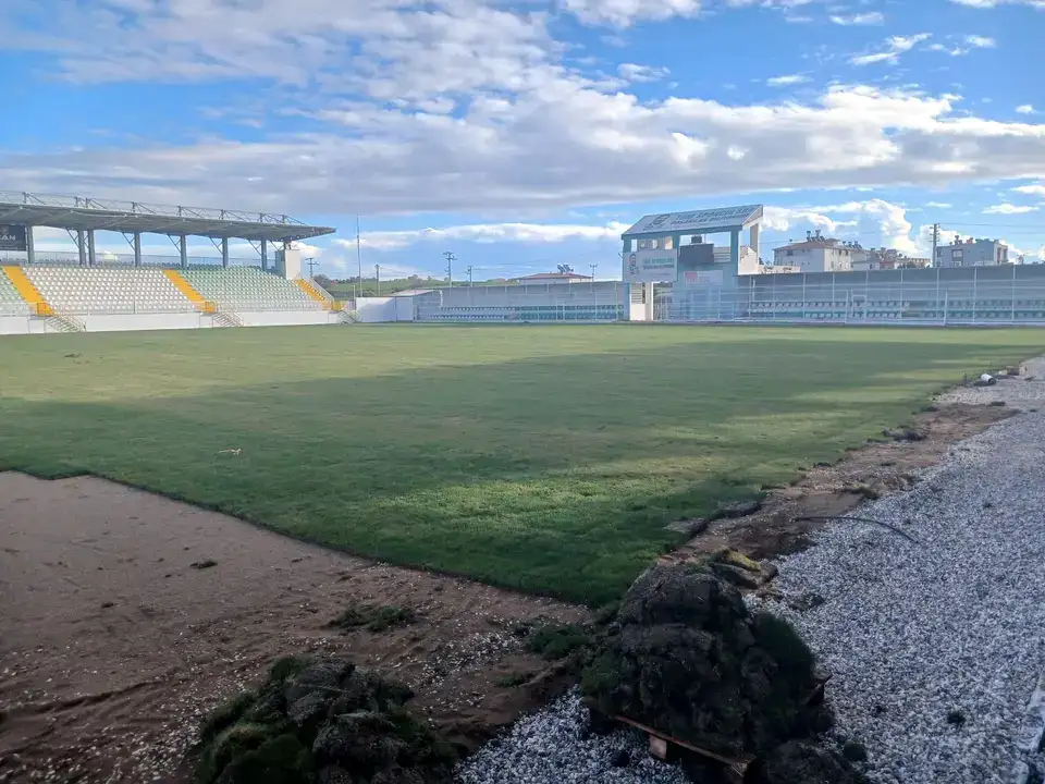 serik-spor-hep-deplasmanda-ilk-yari-bitti-stadyum-calismalari-bitmedi