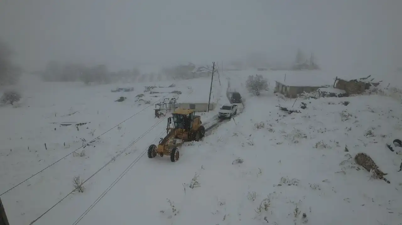 antalya-kar-yagdi-korkuteli-yolu-kapanacak-mi12