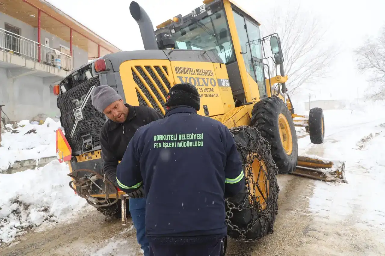 antalya-kar-yagdi-korkuteli-yolu-kapanacak-mi332