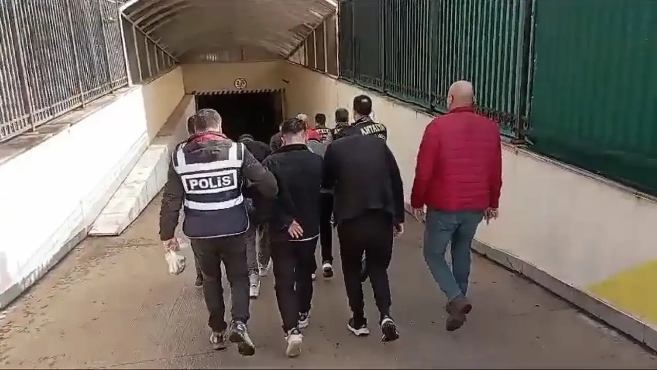 antalyada-bir-haftada-186-bin-kisi-sorgulandi-yuzlerce-kisi-yakalandi