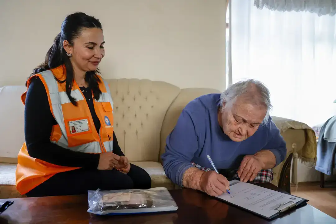 antalyada-duygusal-an-otobuste-unuttu-ekipler-cuzdani-evine-ulastirdi