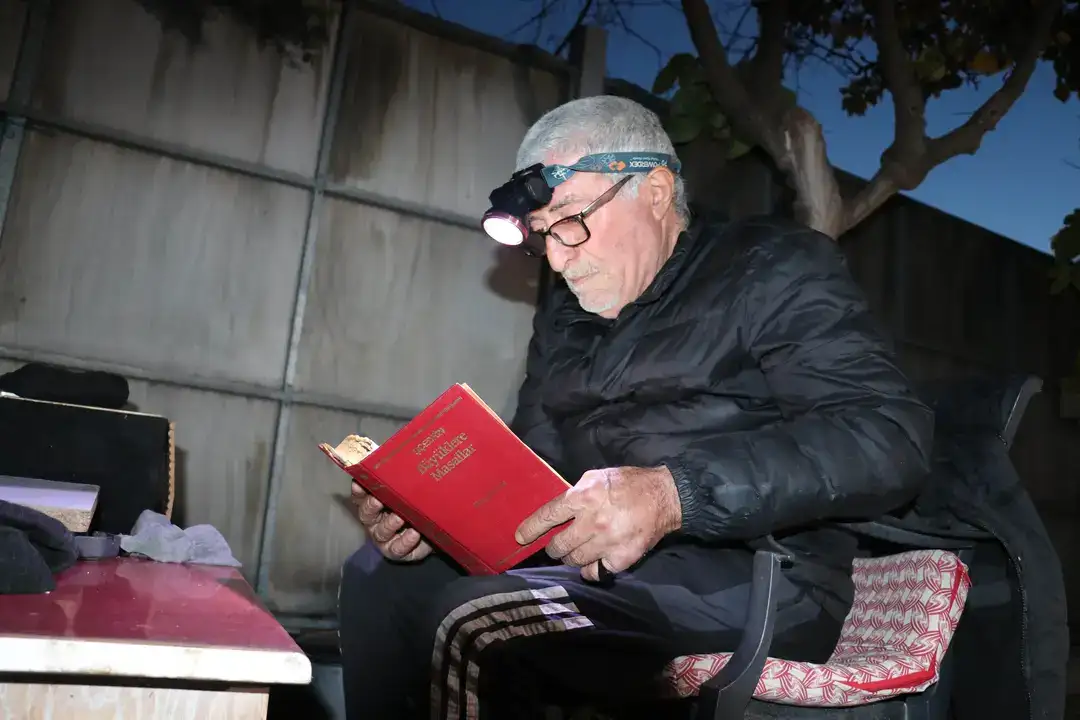 antalyada-esinin-saldirisina-ugradi-haftalardir-cadirda-kaliyor