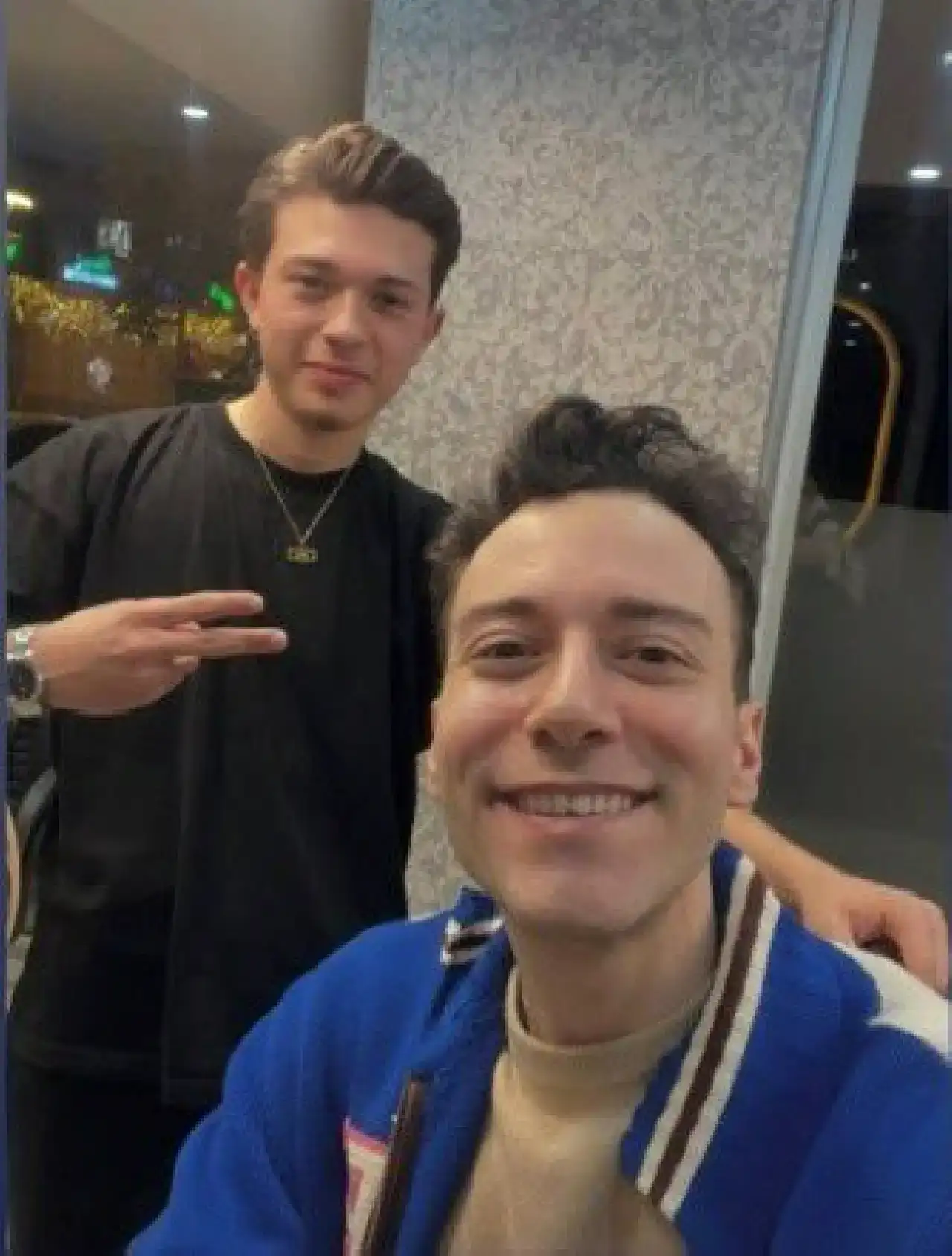 enes-batur-uzun-sure-sonra-antalyada-goruntulendi