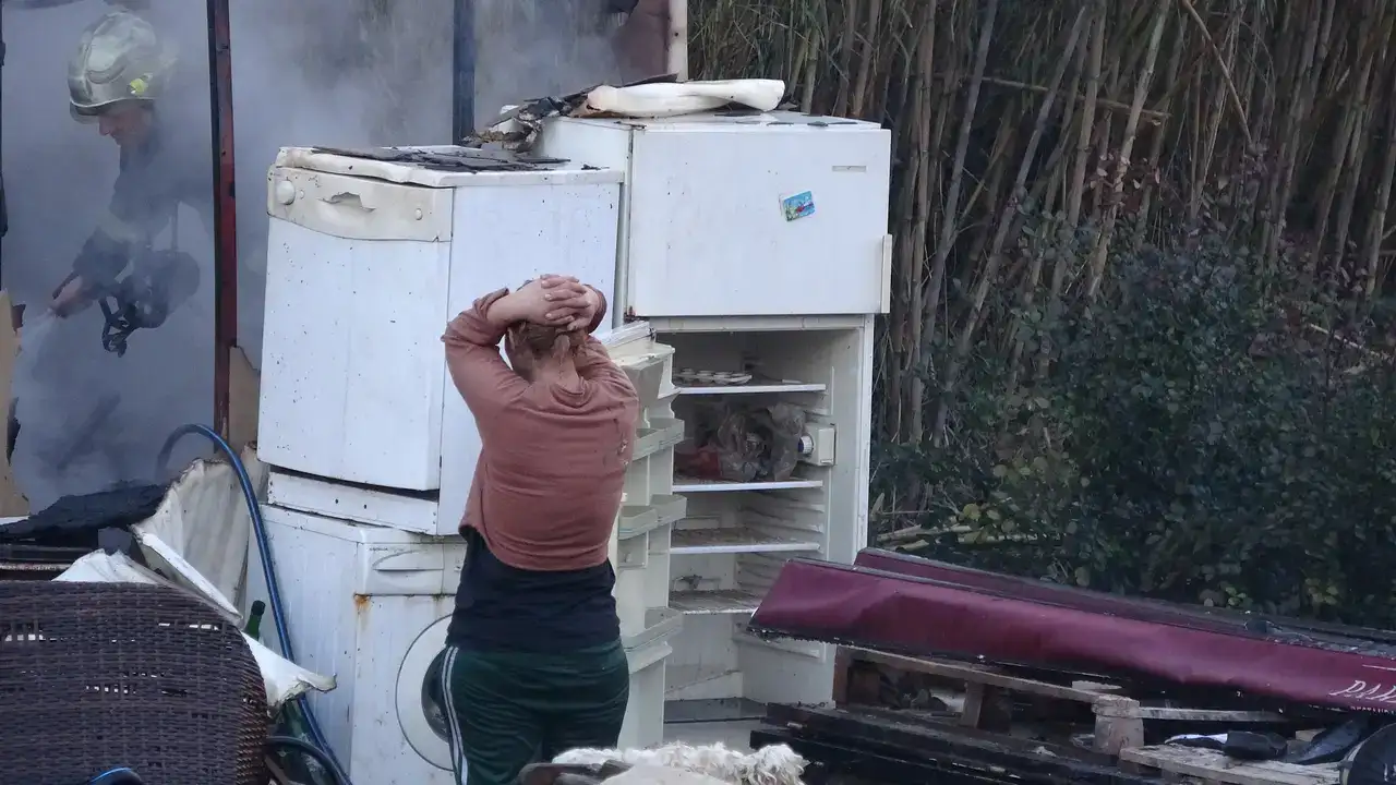 muratpasada-konteyner-evde-panik-anlari-kopek-dumandan-etkilendi