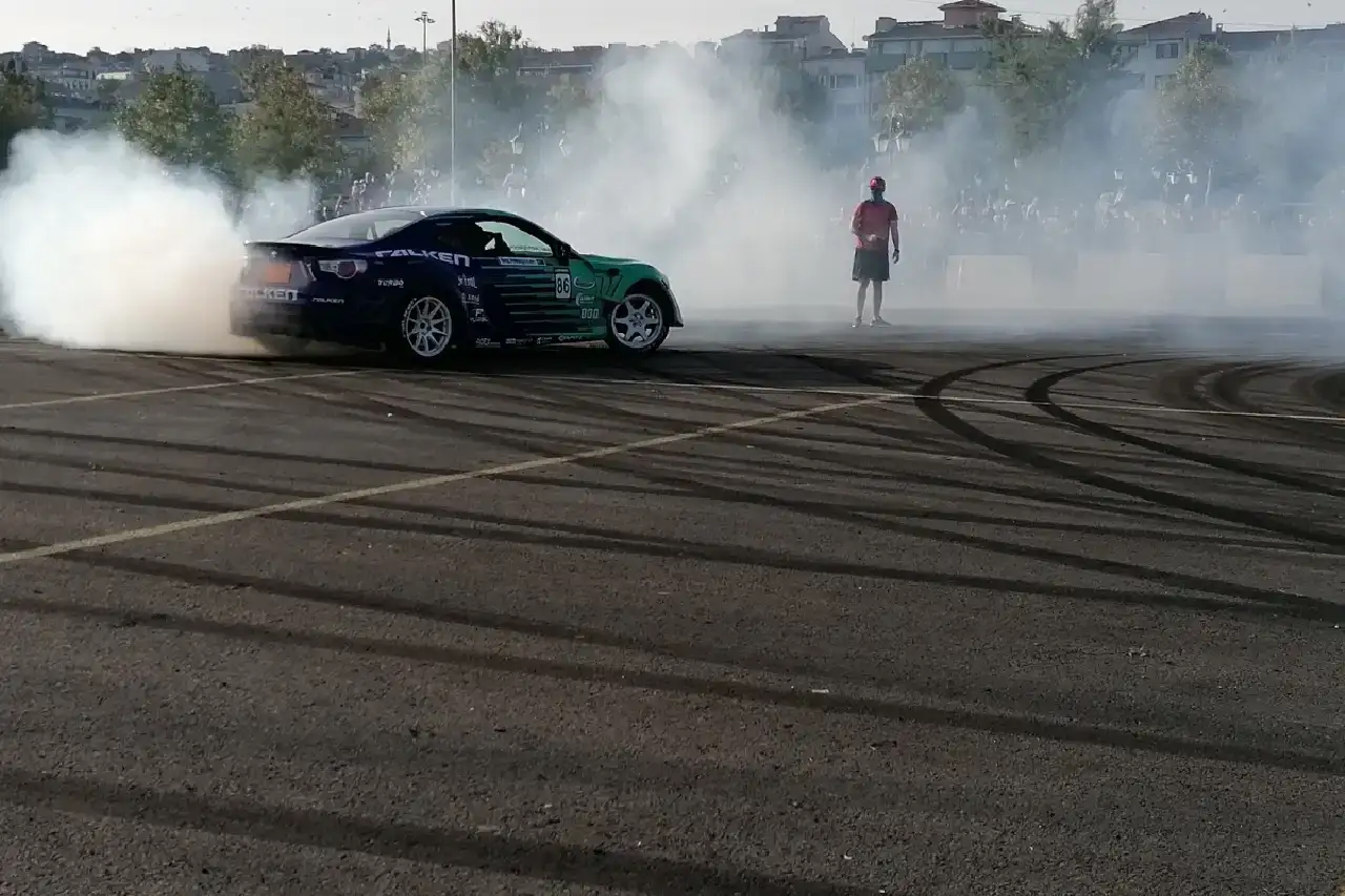 trafikte-o-hatayi-yapan-bitti-meclis-en-sert-trafik-kararlarini-verdi1234