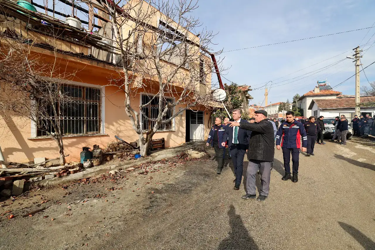 burdurun-kozluca-koyunde-cikan-yanginda-iki-ev-kullanilamaz-hale-geldi