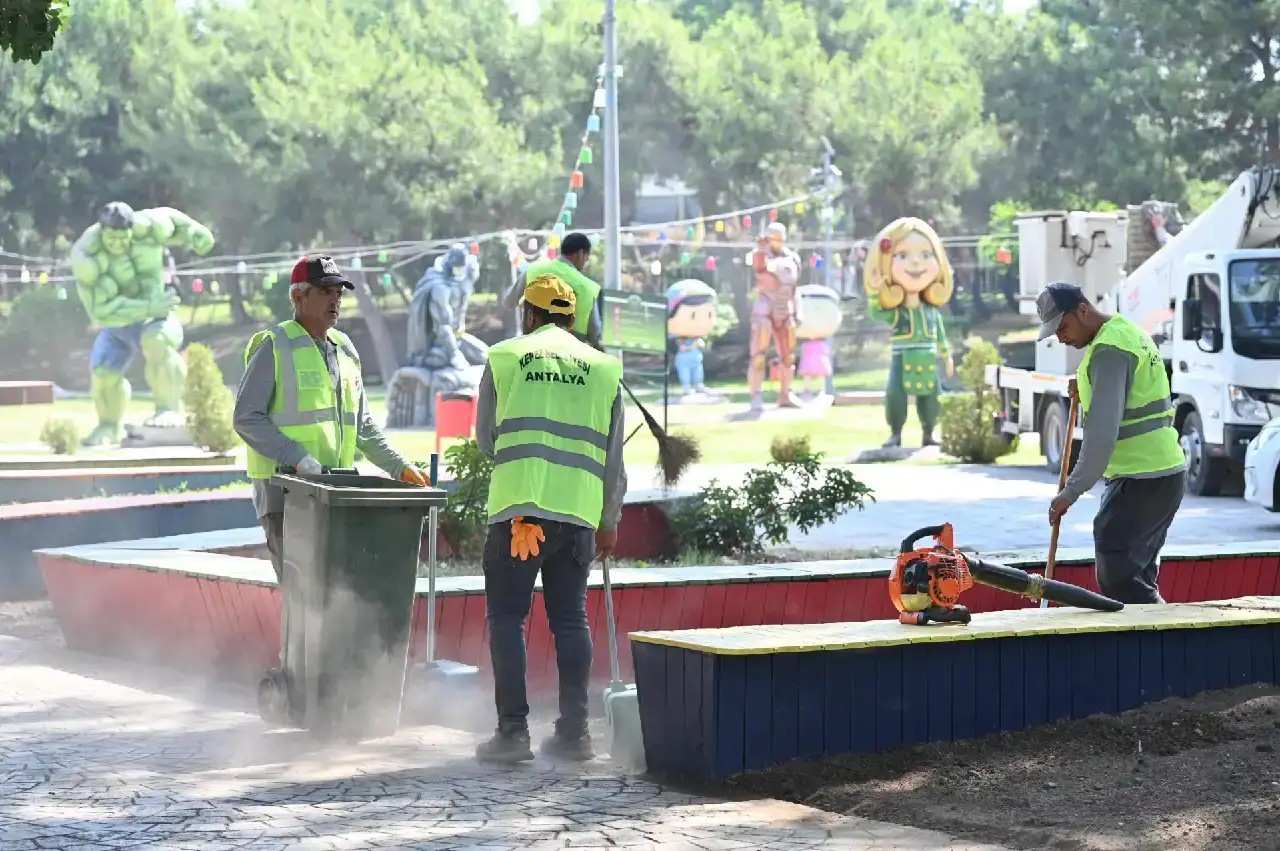 kepez-dip-kose-temizlendi-milyonlarca-cop-toplandi-1312