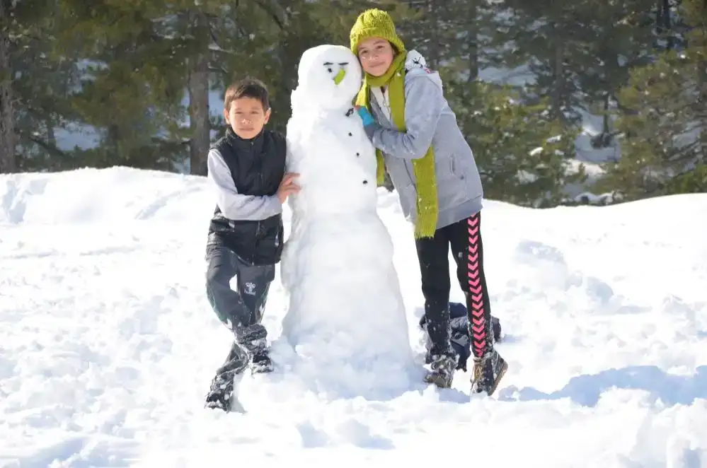 toroslarin-zirvesi-beyaza-burundu-vatandaslar-alacabele-akin-etti