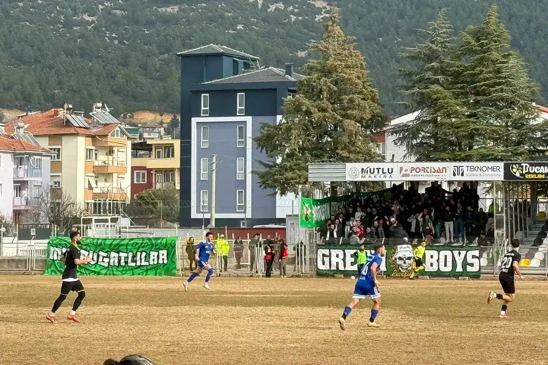 zirve-takibine-lig-arasi-manavgat-belediyespor-bucakta-0-0-ile-devreyi-2-sirada-kapatti