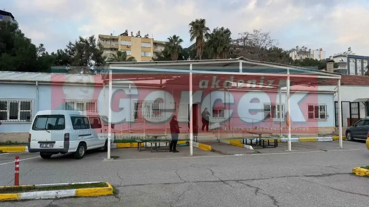 antalya-ataturk-devlet-hastanesinde-neler-oluyor-kapisina-kilit-vuruldu-ama-randevu-var